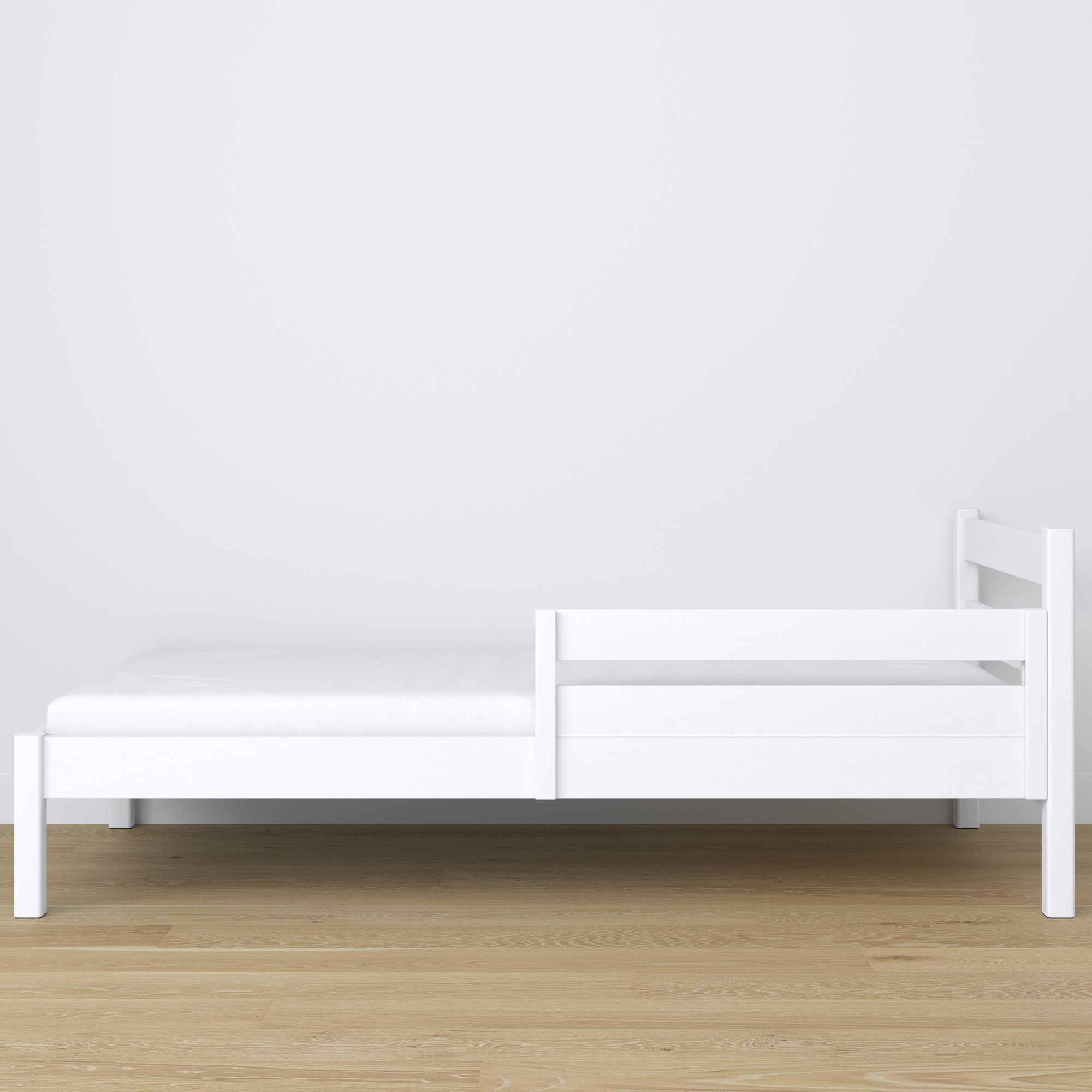 Barrière de protection en bois blanc dans le lit enfant – décoration scandinave