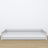Lit bas en bois gris – niska rama, vue de côté, chambre scandinave