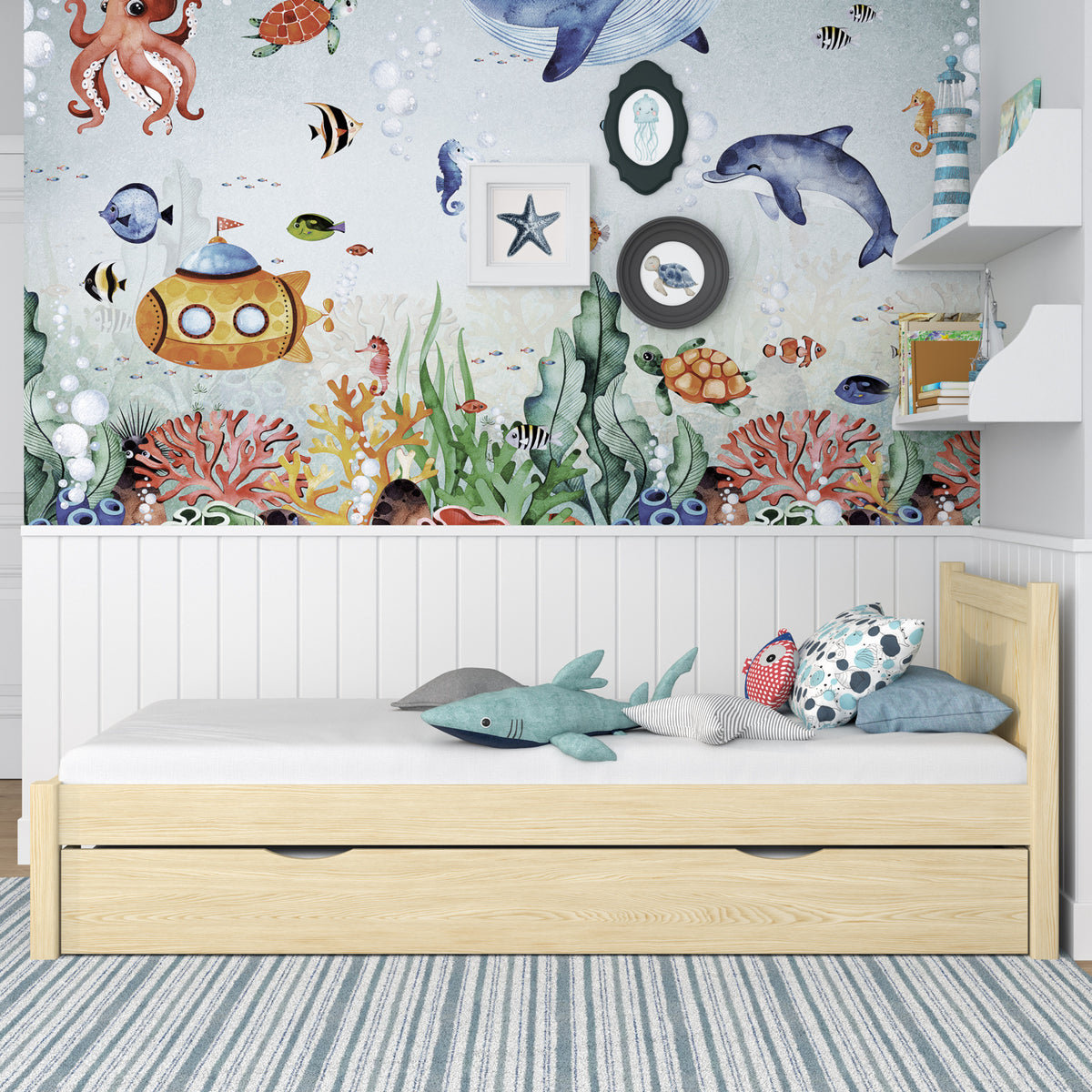 Lit pin incolore z tiroir na matelas – vue de côté, en bois, Nizio Home