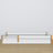 Lit bas en bois blanc-chêne – vue en biais, chambre
