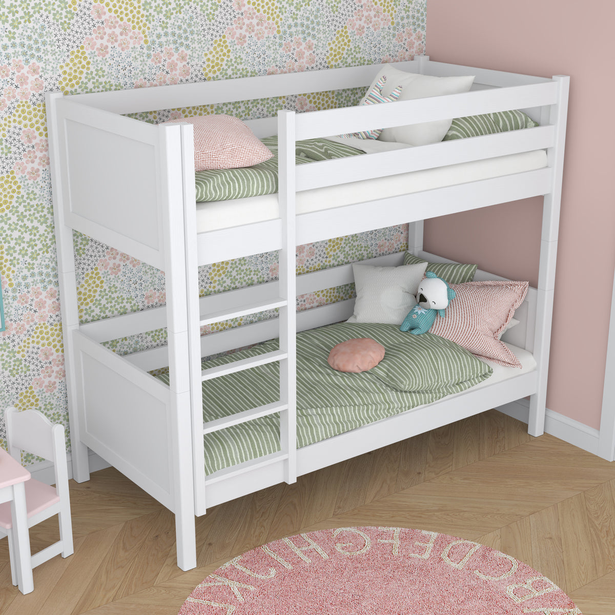 Lit superposé blanc dans la chambre d'enfant – décoration scandinave, en bois
