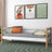 Sofa-lit blanc-chêne dans la chambre d'enfant – décoration scandinave, en bois